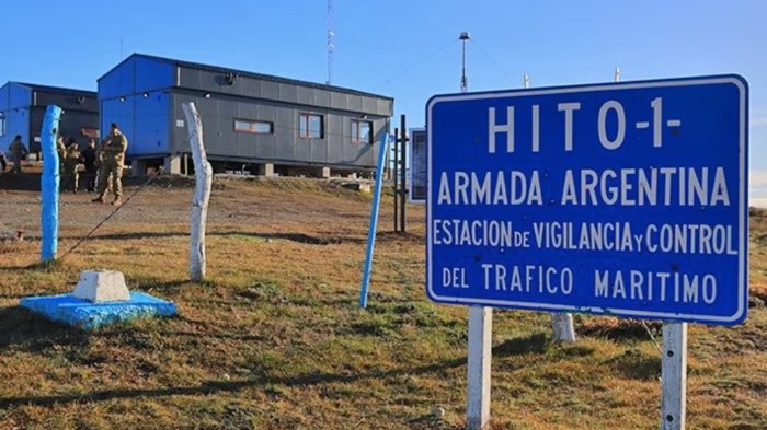 Se guiaron por alambrada: Argentina comenzó tareas de remoción de paneles solares instalados en territorio chileno