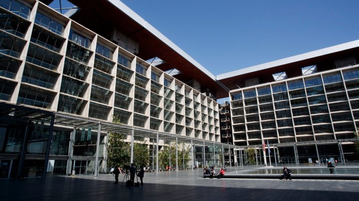 Tras llamado al 133: Carabineros inició operativo en Centro de Justicia por aviso de bomba