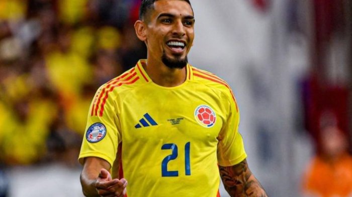 Se lo buscó: Daniel Muñoz fue expulsado en duelo de Colombia vs Uruguay por infantil codazo