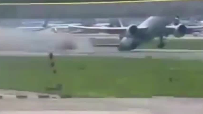 Avión de Latam se arrastró en medio del aeropuerto de Milán: Estaba con sobrepeso