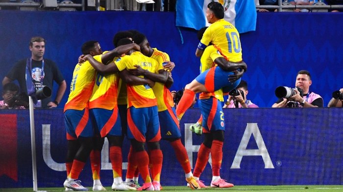 James Rodríguez comanda la alineación de Colombia para enfrentar a Argentina