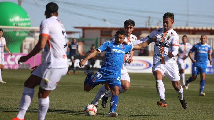 Universidad de Chile empató con Cobresal en partido lleno de goles en El Salvador