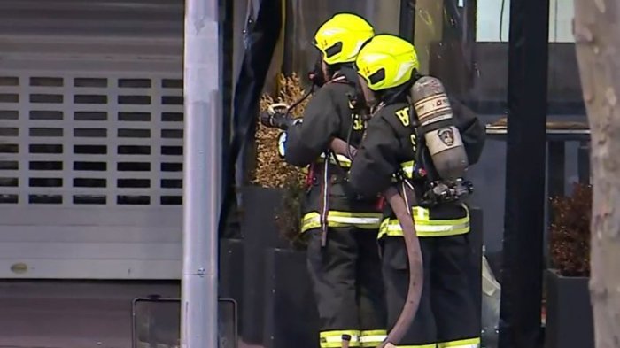 Emergencia al interior de local por fuga de gas en Vitacura: Tránsito vehicular está cortado