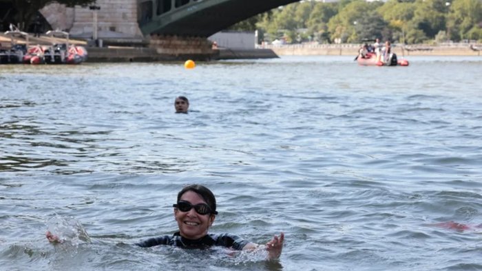 Postergan triatlón de París 2024 a horas de la prueba por mala calidad del agua en el río Sena