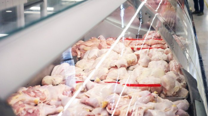 Clausuran supermercado en Romeral: Detectaron carne con hongos y personal sin elementos de protección