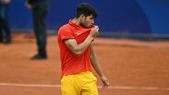 Carlos Alcaraz sobrevive a otra batalla y luchará por medallas en los Juegos Olímpicos 2024