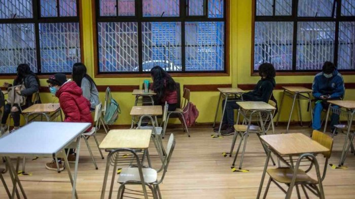 Región por región: ¿Qué comunas no tienen clases este viernes por el sistema frontal?