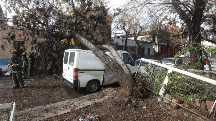 Senapred cifró en más de 1.900 las personas damnificadas por paso del sistema frontal