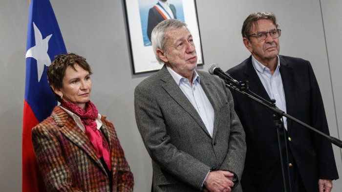 Embajador Gazmuri y diplomáticos chilenos llegan desde Venezuela tras ser expulsados por Nicolás Maduro