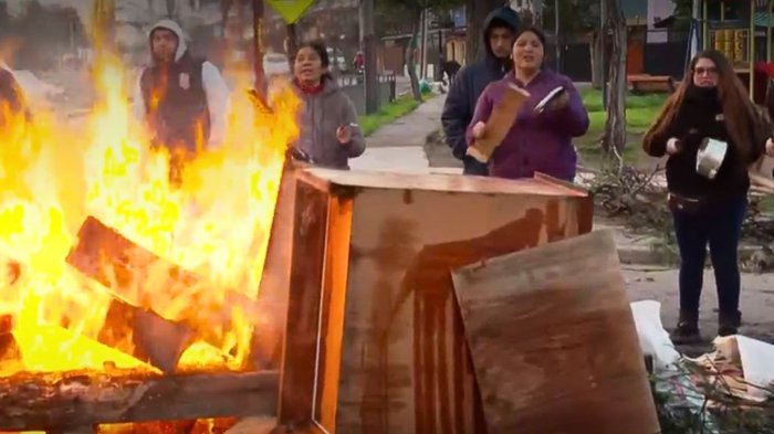 Continúan protestas por cortes de luz de hasta 6 días en Quinta Normal: “Es desesperante”