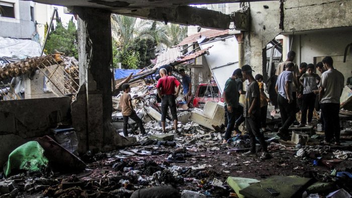 Más de cien personas murieron tras bombardeo israelí sobre escuela en Gaza