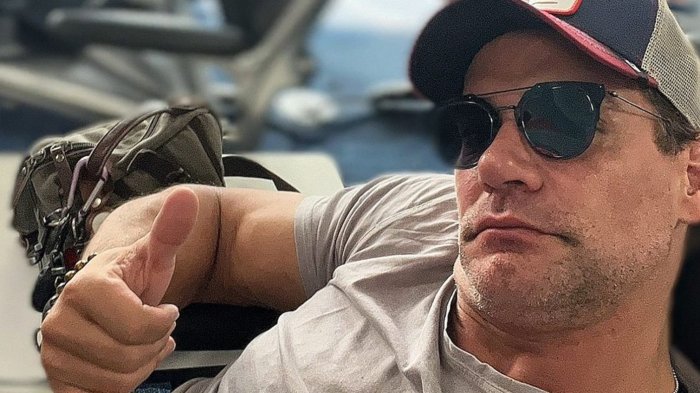 ¿Nuevo amor? Cristián de la Fuente se vio acaramelado con reconocida periodista en coqueta publicación