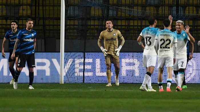 Copa Sudamericana: Huachipato no pudo hacerse fuerte en Viña y cayó ante Racing