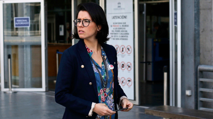 Tras dos días en el cargo: Salida de Isabel Amor del Servicio Nacional de la Mujer complica al gobierno