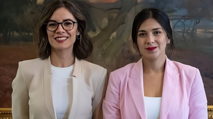 Las tiernas felicitaciones de Camila Vallejo a Karol Cariola por su embarazo: “Sin duda...”