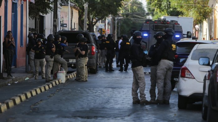 Allanamientos masivos de la PDI dejan 12 detenidos en Lo Espejo