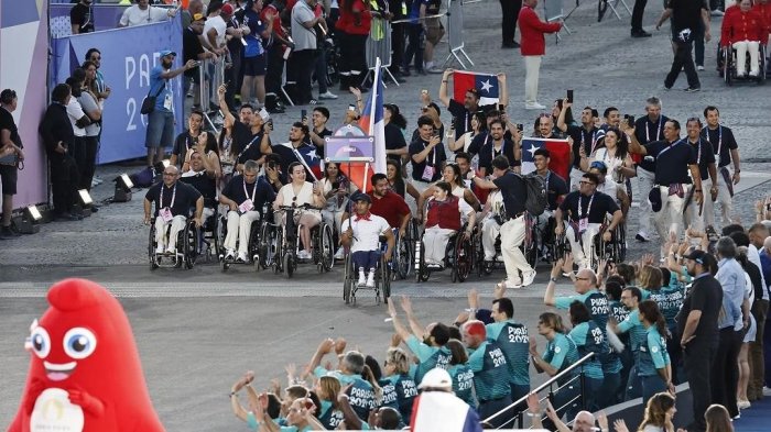 ¡Emocionante! El Team ParaChile desfiló con orgullo en inauguración de los Juegos Paralímpicos 2024