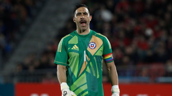 Todo por un posteo: La curiosa advertencia de la Conmebol a Claudio Bravo antes de su retiro