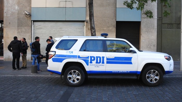 Se iba de viaje familiar pero nunca salió de casa: Reportan misteriosa desaparición de adolescente en Lo Barnechea