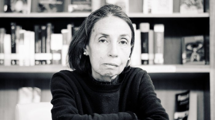 Poeta Elvira Hernández se convierte en la segunda mujer en recibir el Premio Nacional de Literatura