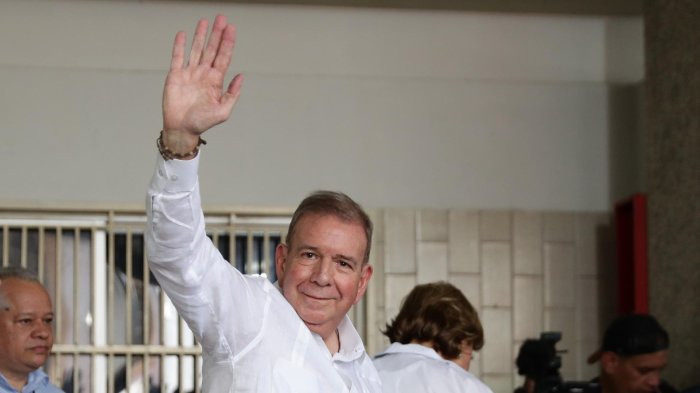 Opositor Edmundo González se exilia en España y evita ser detenido en Venezuela