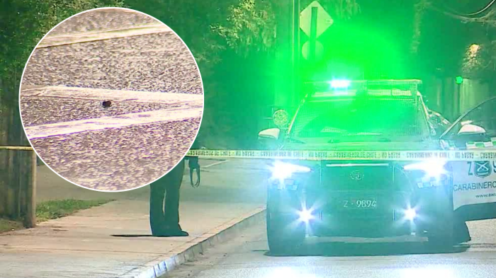 Dos adolescentes fueron baleados fuera de una botillería en la RM: Les dispararon desde un auto