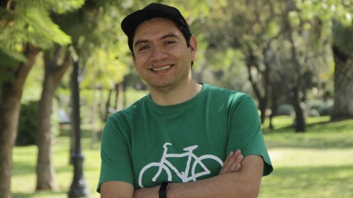 Vocalista de Sinergia hace desesperado llamado por estado de salud de su hijo