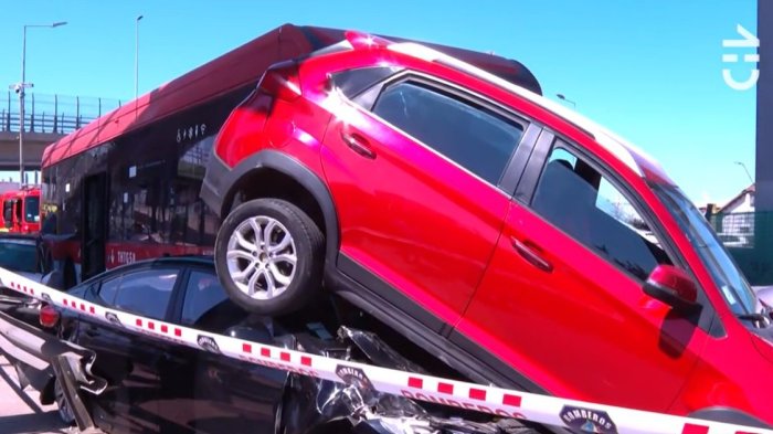 Grave accidente en La Cisterna: 10 personas lesionadas tras colisión múltiple