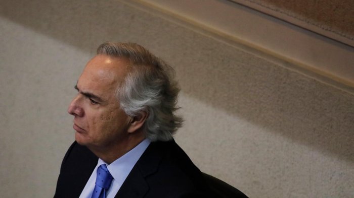 Andrés Chadwick renuncia a U. San Sebastián tras mención en AC contra Ángela Vivanco