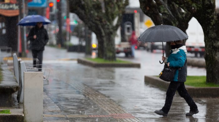Septiembre se va con lluvias: Sistema frontal llegará este fin de semana a la zona centro-sur