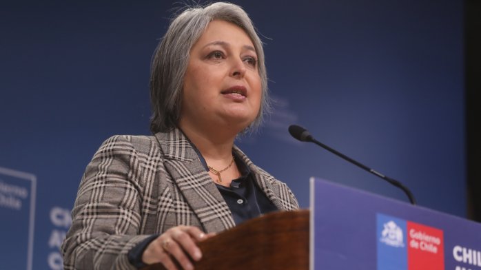 ¿Menos feriados y más vacaciones? Debate por idea de la ministra del trabajo Jeannette Jara