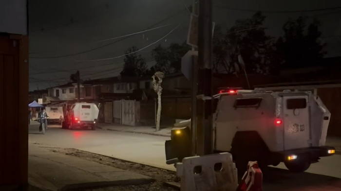 Insólito: Delincuente intentó escapar por los techos y cayó sobre guagua de 29 días en La Pintana