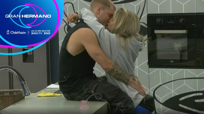 ¡Beso apasionado! Felipe y Carlyn tuvieron un romántico momento en la cocina