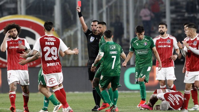 Árbitros de Colo Colo vs Audax acusaron robo de sus celulares en el Estadio Monumental