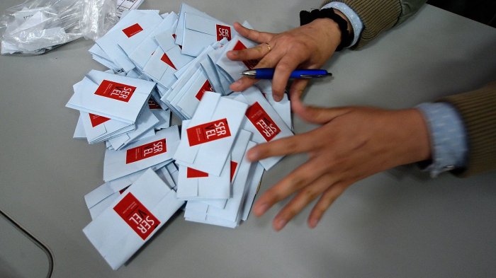 Nómina definitiva: Revisa con tu RUT si deberás ser vocal de mesa este 26 y 27 de octubre