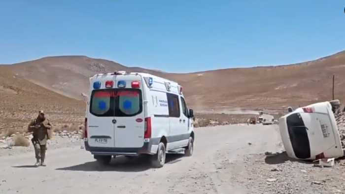 Alcalde de Colchane con pronóstico reservado tras accidente doble en Tarapacá: Hay un muerto y varios heridos
