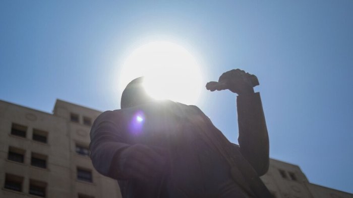 Hasta 34° en Santiago: Emiten aviso meteorológico por altas temperaturas en 4 regiones