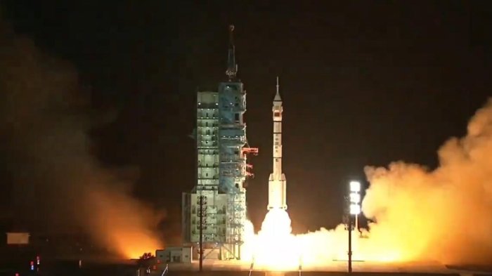 China logró exitoso lanzamiento de la misión Shenzhou-19: Investigarán la construcción de hábitats en la Luna