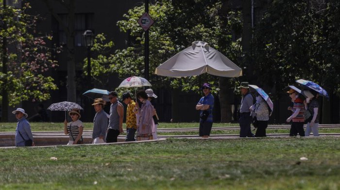 Intenso calor en Santiago: Revisa cuándo bajarán los 30° en la Región Metropolitana