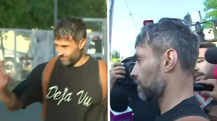 VIDEO | Sonriente y entre aplausos: Así fue la caótica salida de Jorge Valdivia de la cárcel de Rancagua