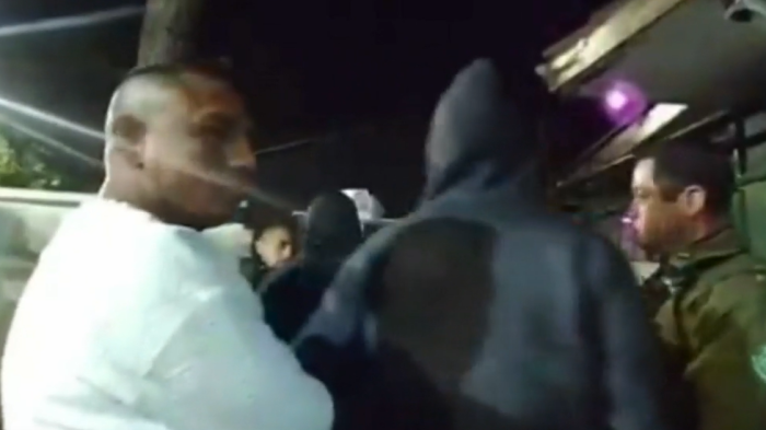 Video muestra tenso control de identidad a Arturo Vidal: “¡No pueden pedir eso!”