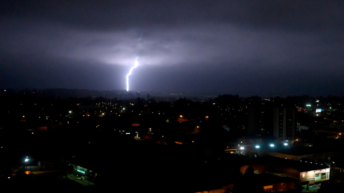 Emiten Alerta Temprana Preventiva en diez comunas de Santiago por tormentas eléctricas