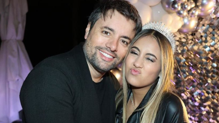 Daniel Valenzuela celebró salida de 4to medio de su hija: Impactó parecido a Paloma Aliaga