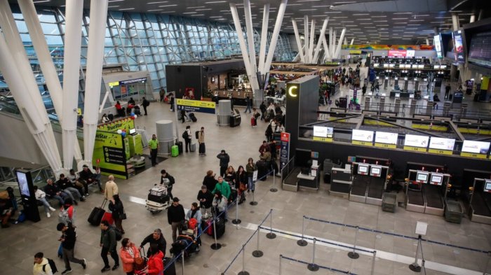Aumentan reclamos por sistema de autoatención en el Aeropuerto de Santiago