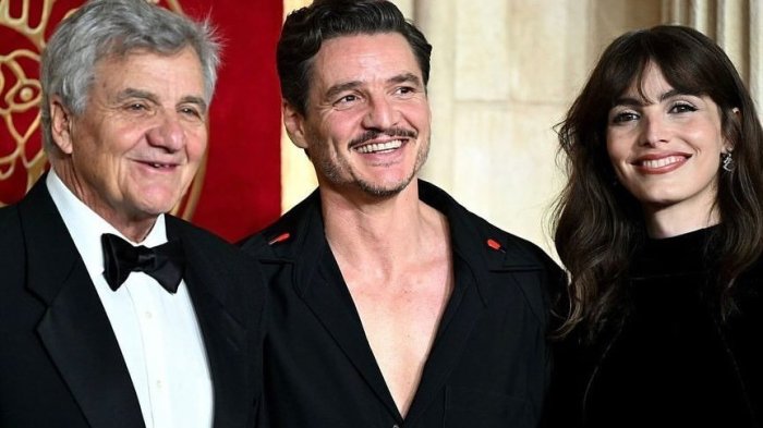 ¡Todo en familia! Pedro Pascal asistió a la premiere de Gladiador II junto a su papá y hermana
