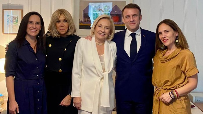 Emmanuel Macron se reunió en íntimo encuentro con viuda e hijas del ex presidente Sebastián Piñera