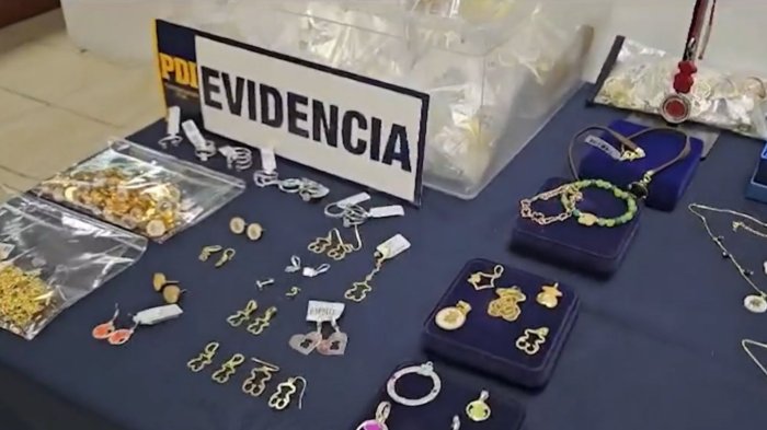 Realizan masivo operativo por joyas falsificadas en Sudamérica: Eran vendidas en sector oriente de Santiago