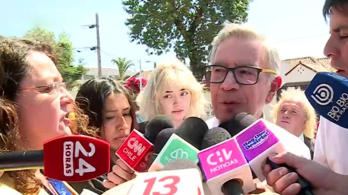 Joaquín Lavín llegó a la cárcel de San Miguel para visitar a Cathy Barriga