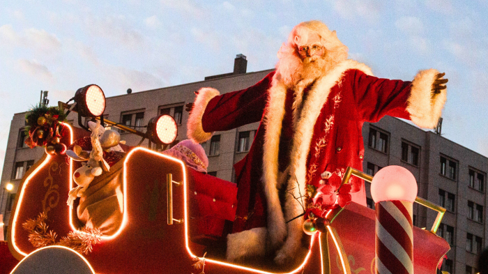 Caravana Navideña de Coca Cola 2024: Revisa por dónde y cuándo pasará junto al Viejito Pascuero