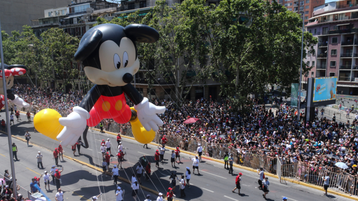 Paris Parade 2024: ¿A qué hora inicia el desfile de globos gigantes este domingo?